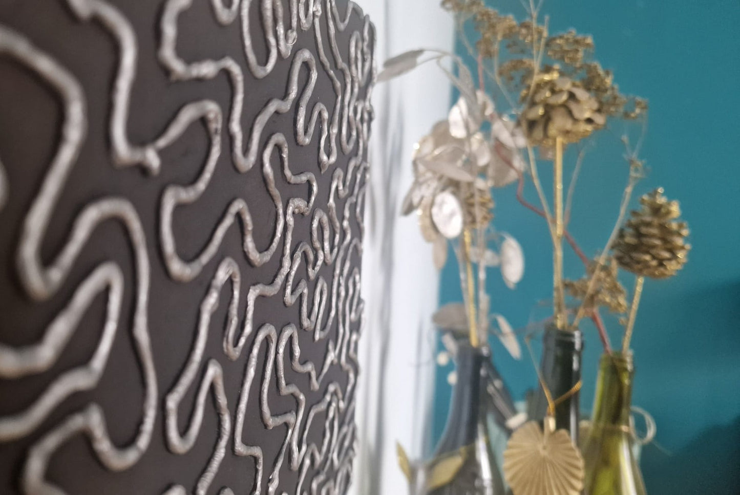 Silver Synapse – Tactile Metallic Flow on Obsidian Canvas